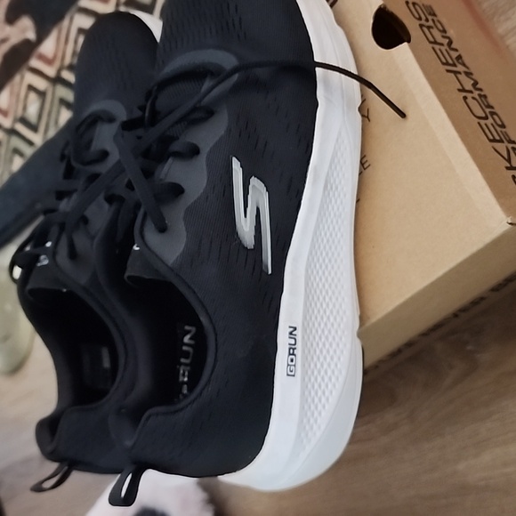 Skechers go run sneakers - Picture 2 of 7